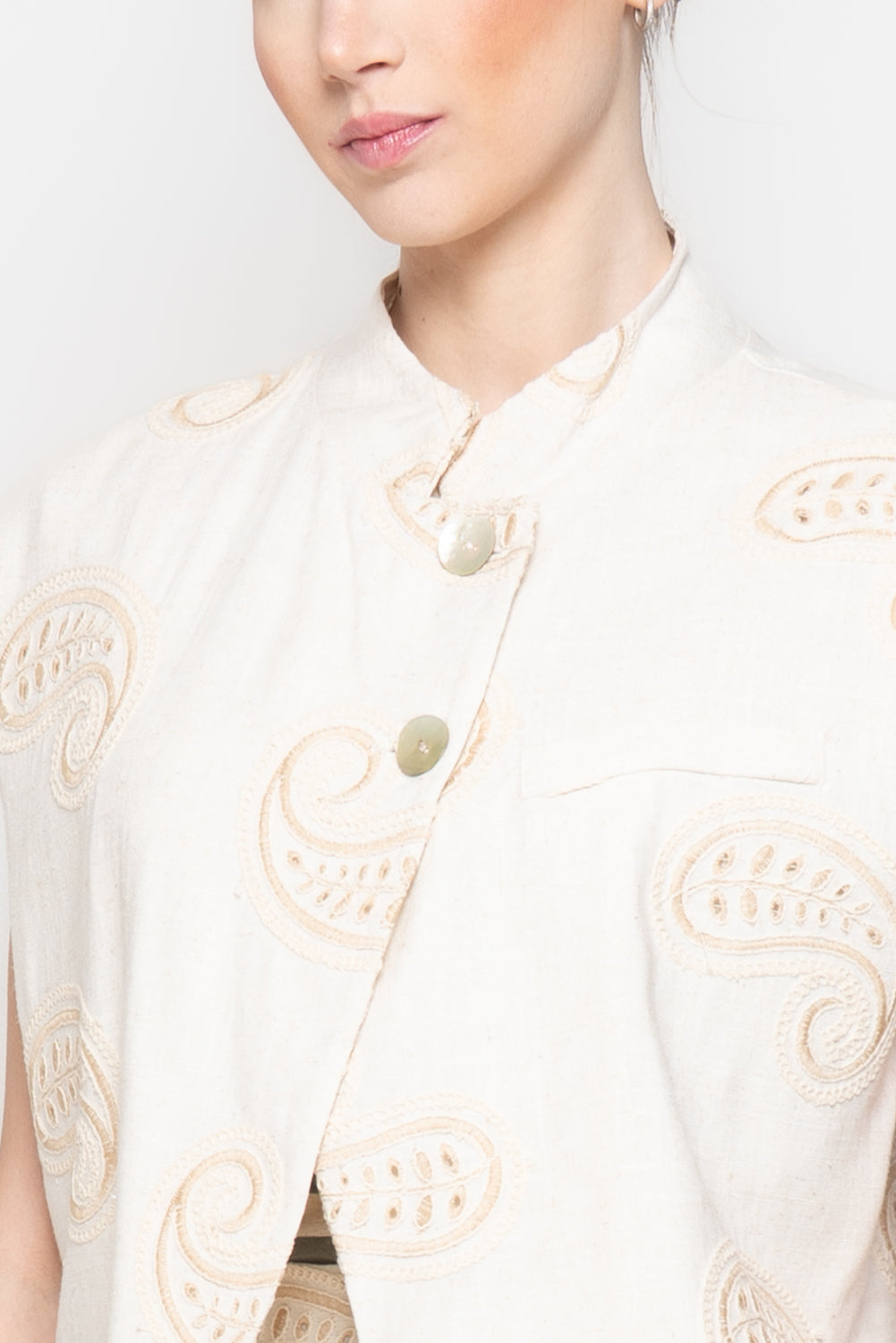 Gilet asimmetrico con ricami