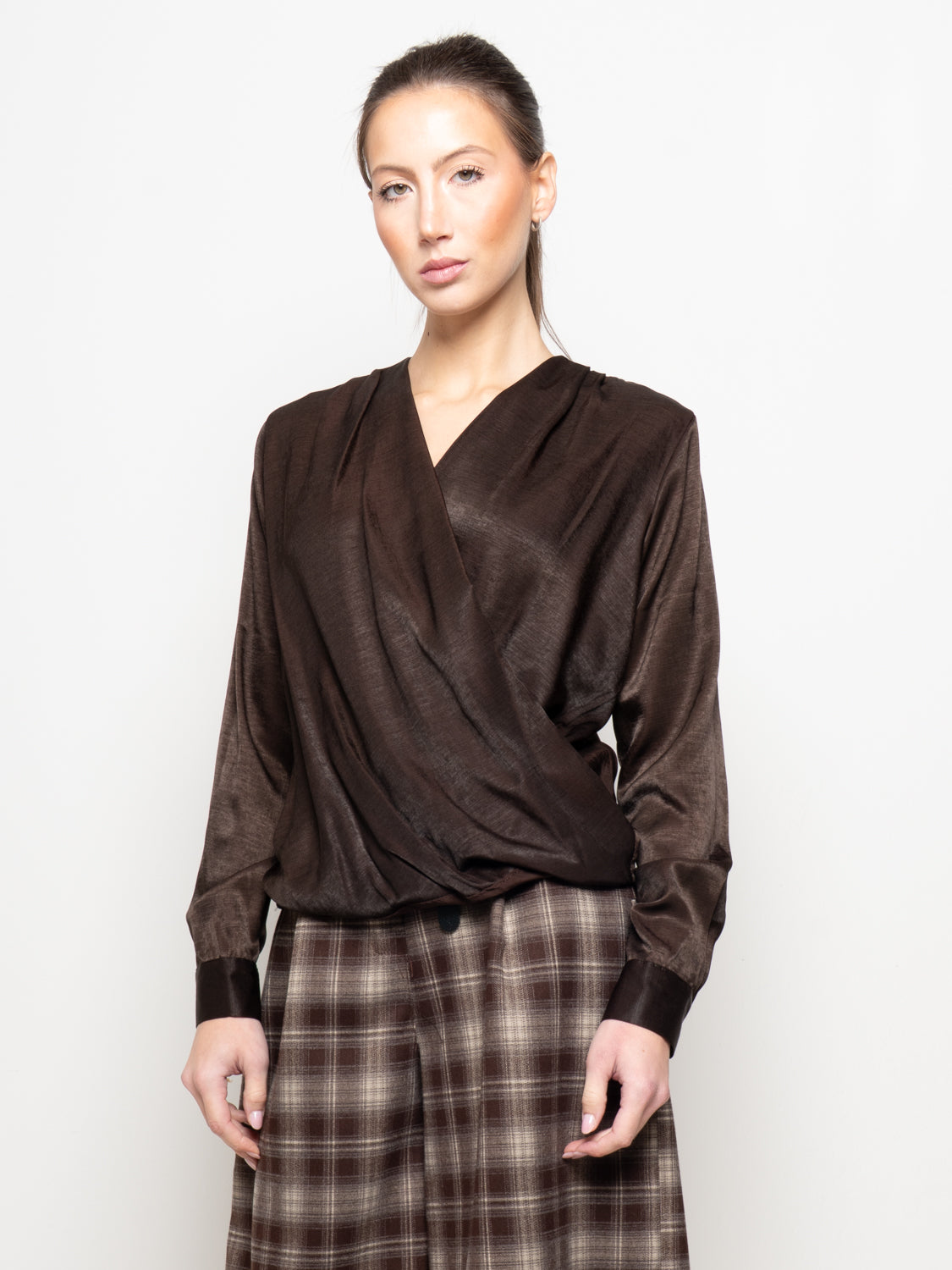 Blusa in satin a portafoglio