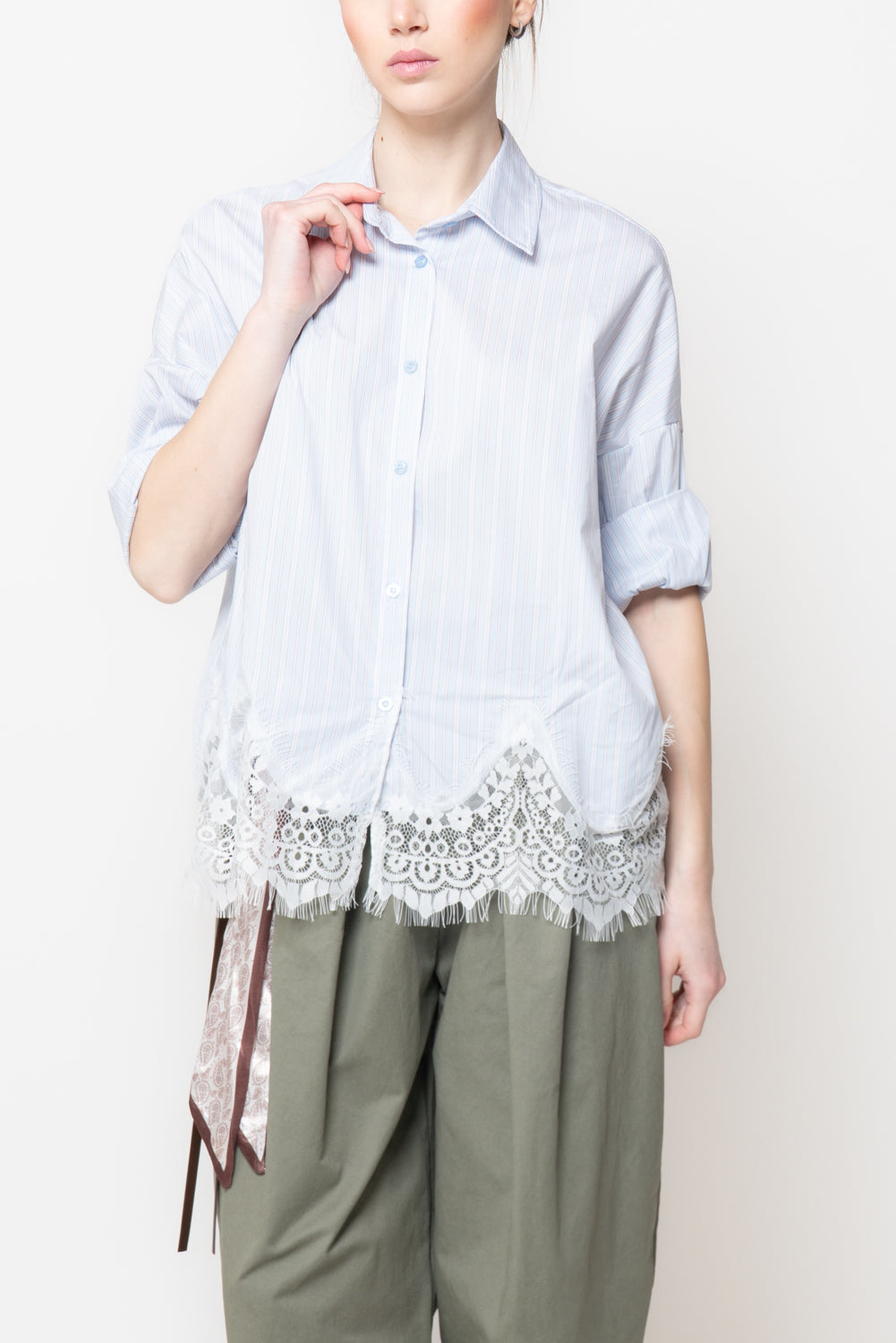 Camicia a Righe con Bordo in Pizzo