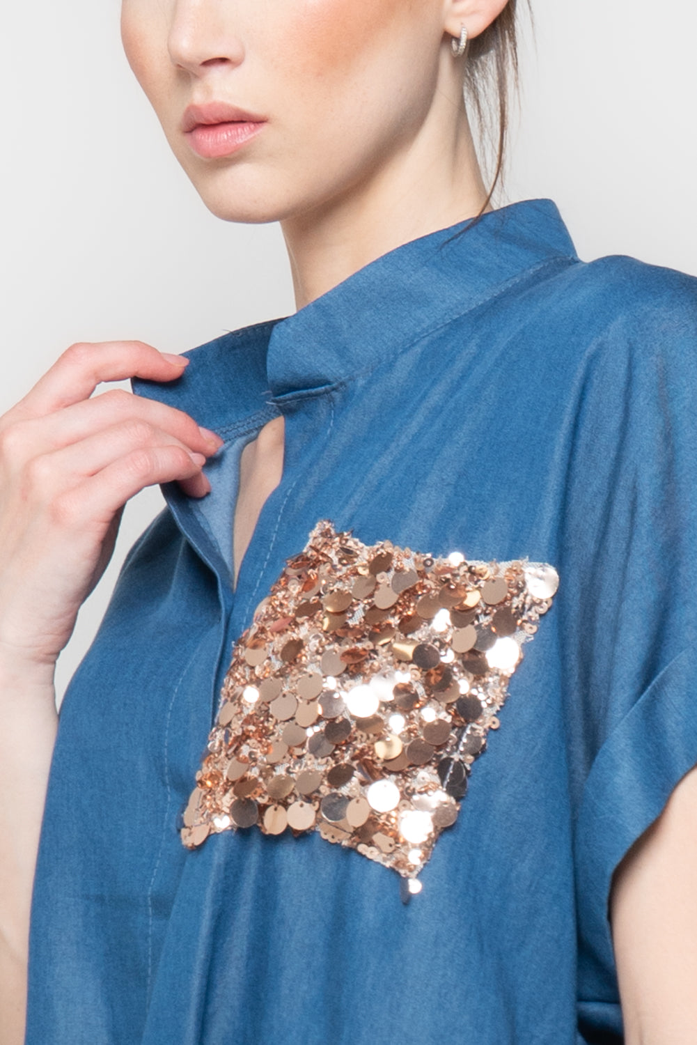 Camicia con tasca in paillettes