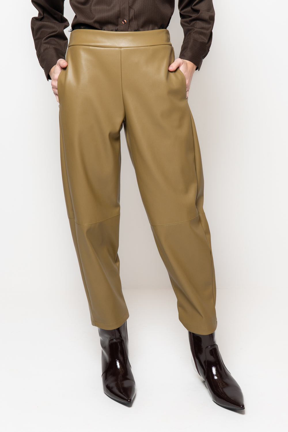 Pantalone baggy con elastico dietro