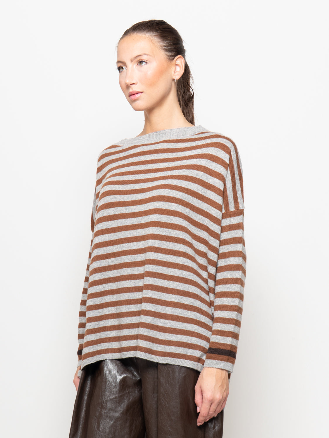 Maglia rigata misto cashmere con dettaglio a contrasto