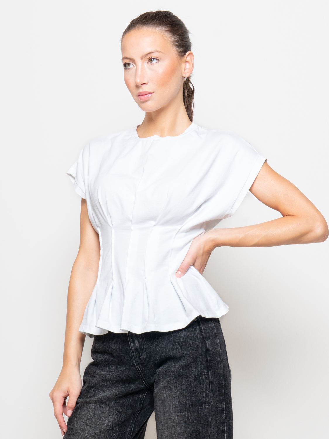 T-shirt rappresa in vita