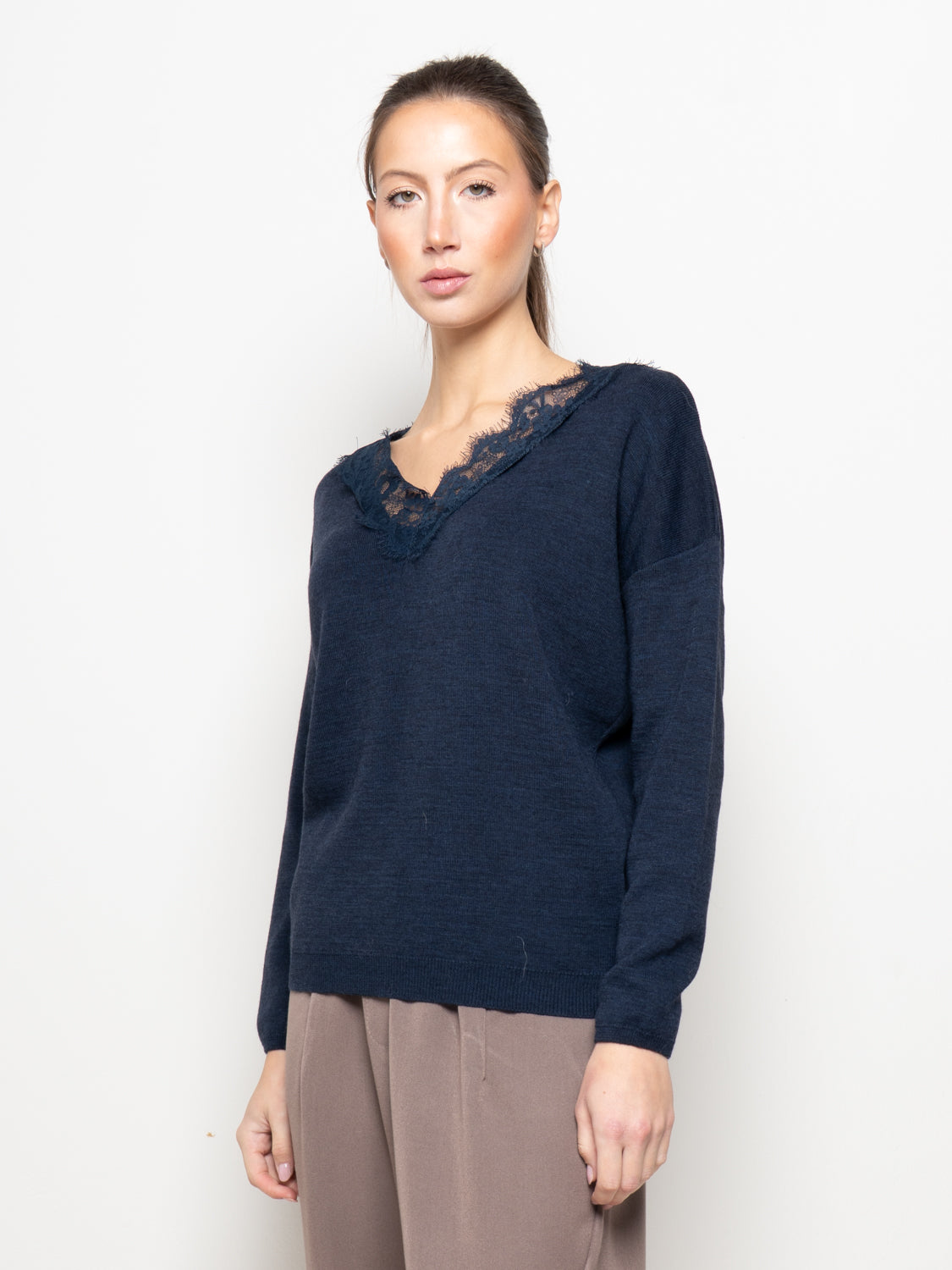 Maglia scollo a V con pizzo