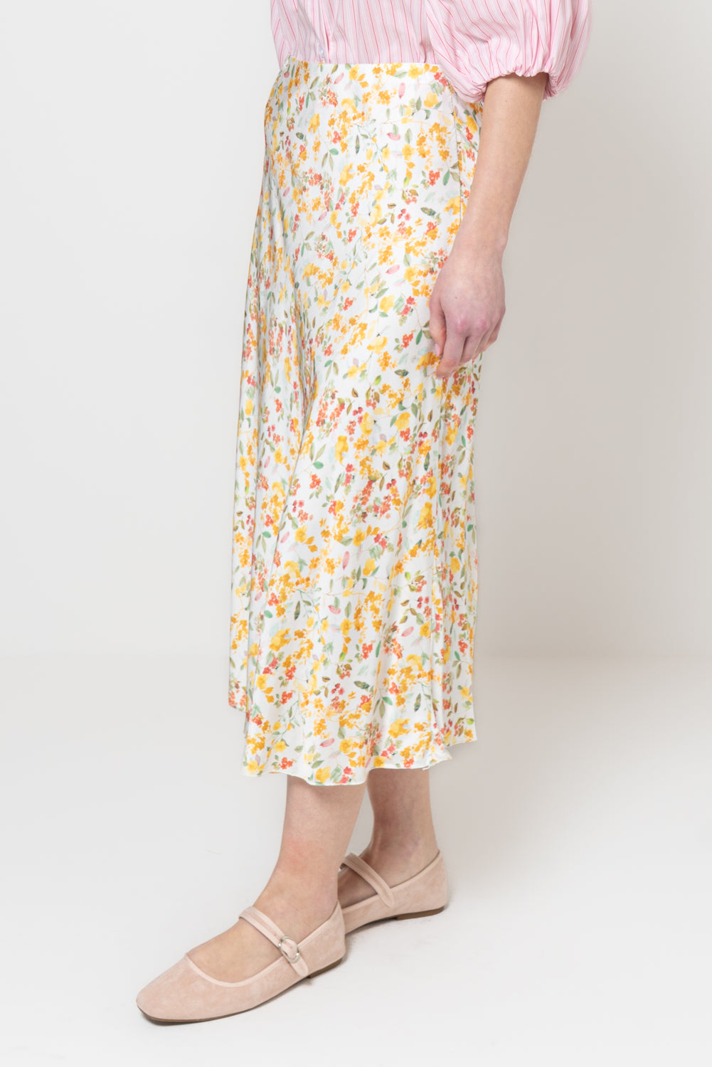 Gonna satin con fiori