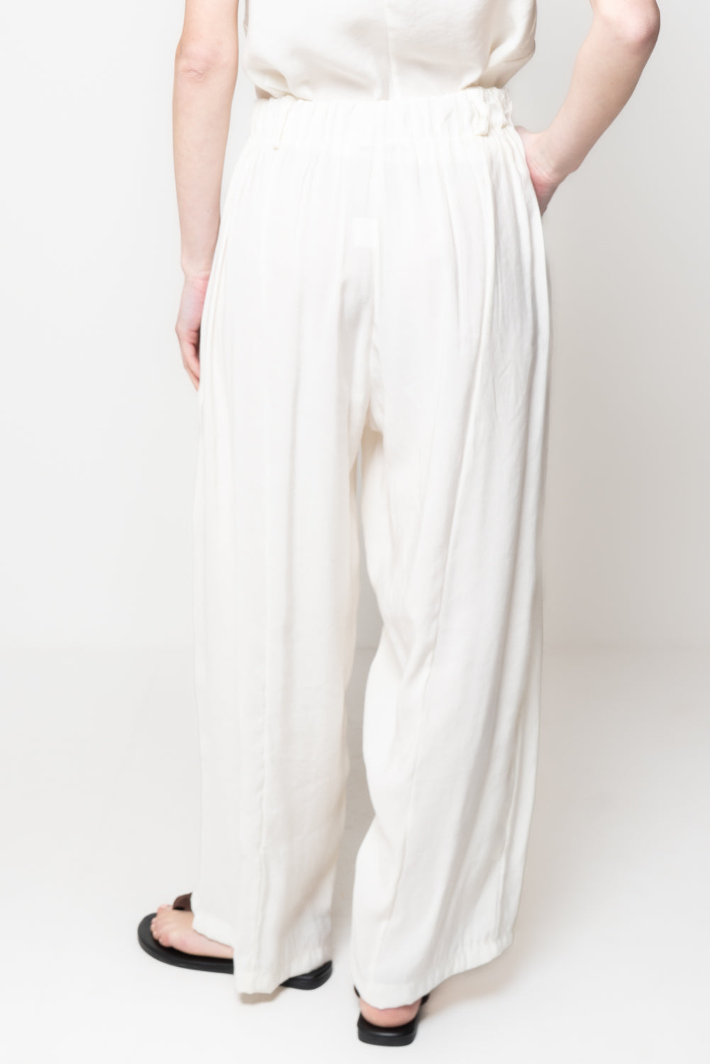 Pantaloni chiusura incrociata
