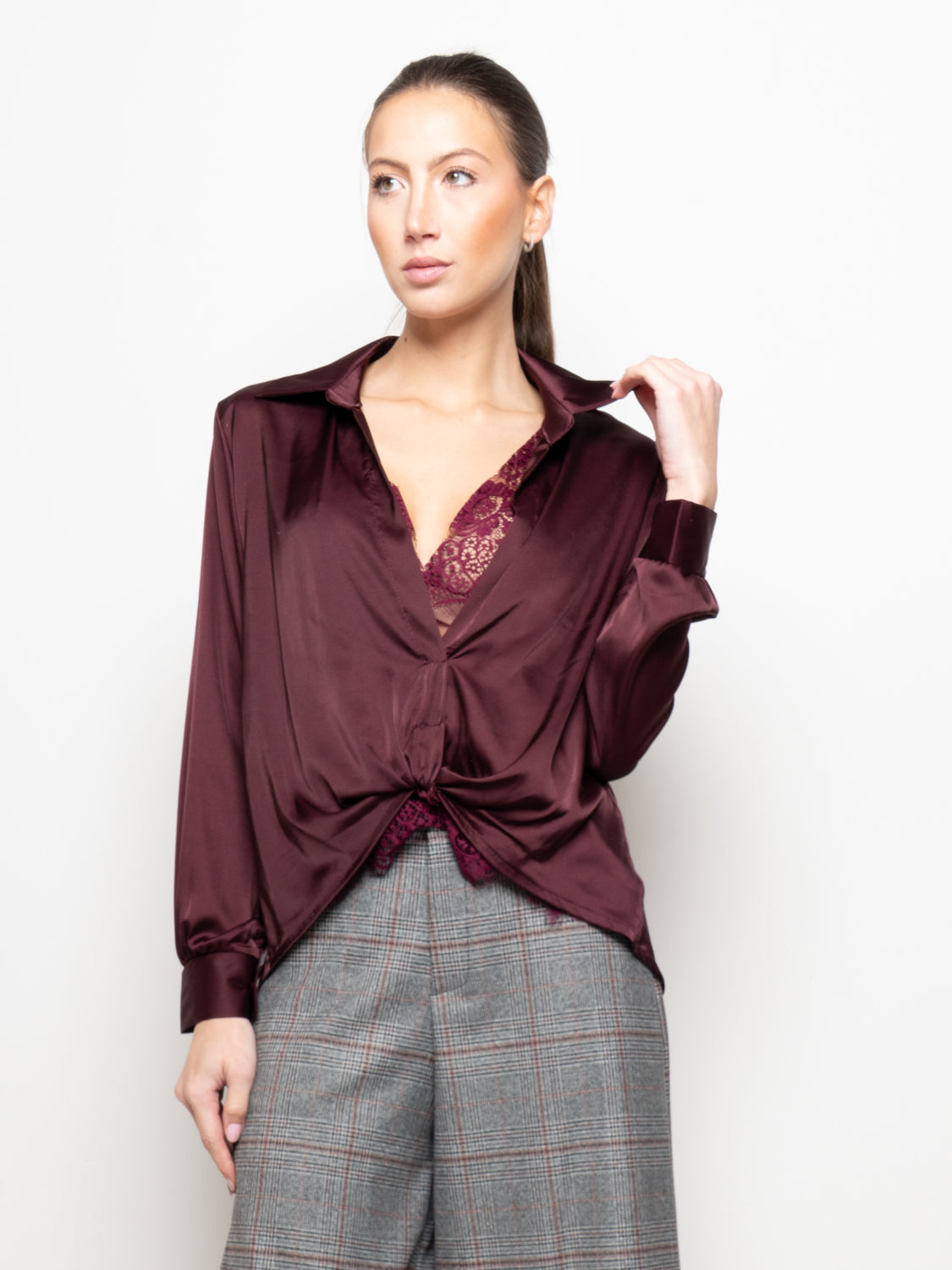 Camicia in raso con inserto in pizzo