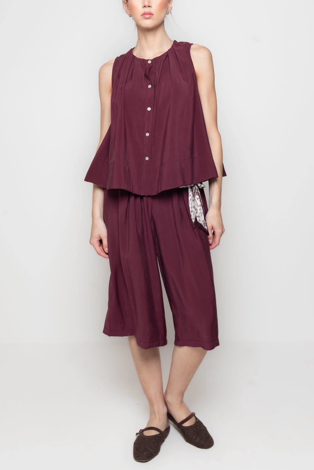 Camicia Smanicata Fluida con Scollo Arricciato