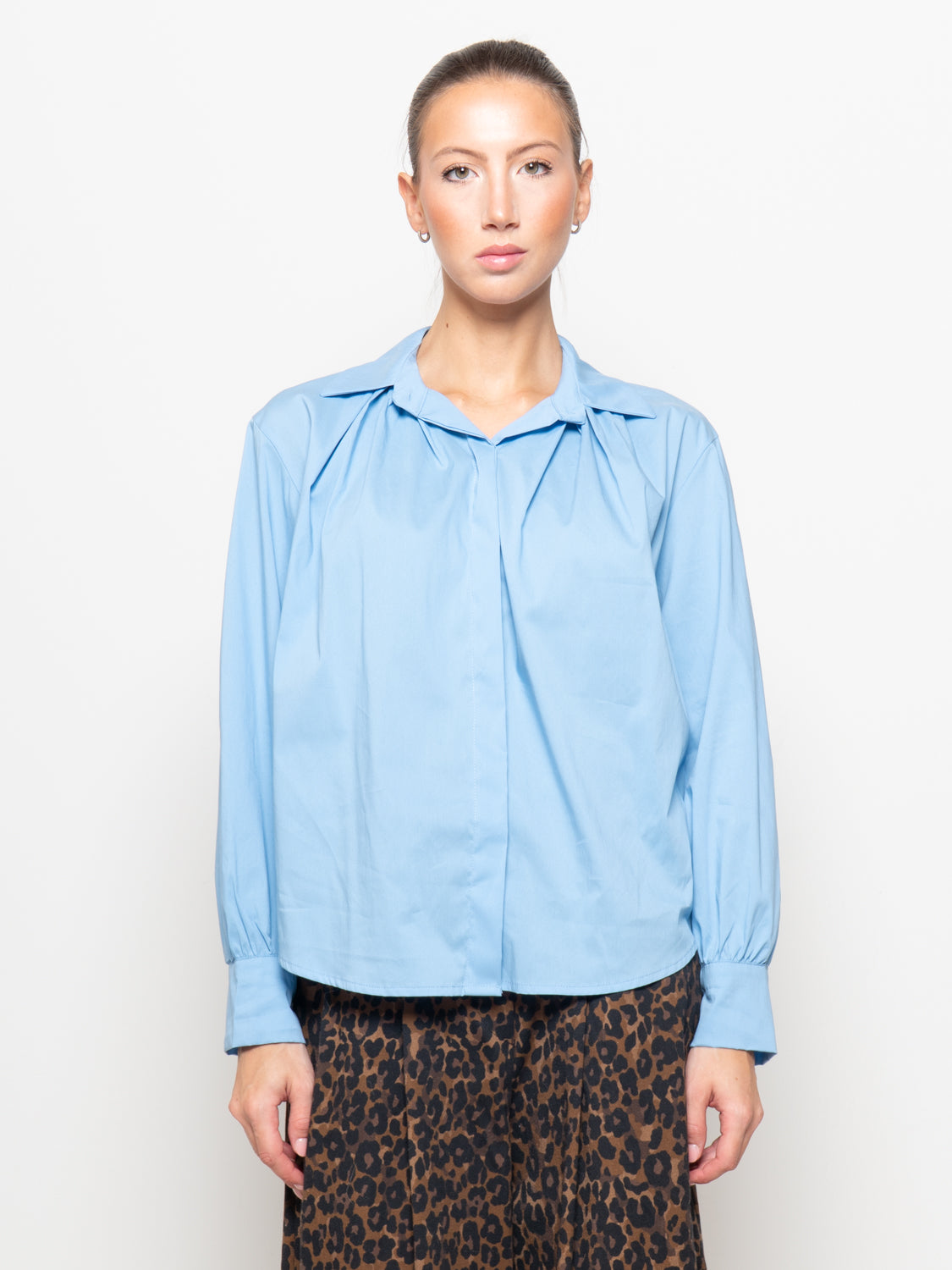 Camicia con pieghe sul retro