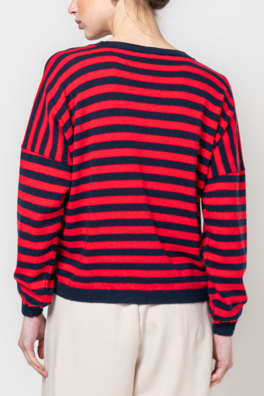 Maglia a righe con scollo a v