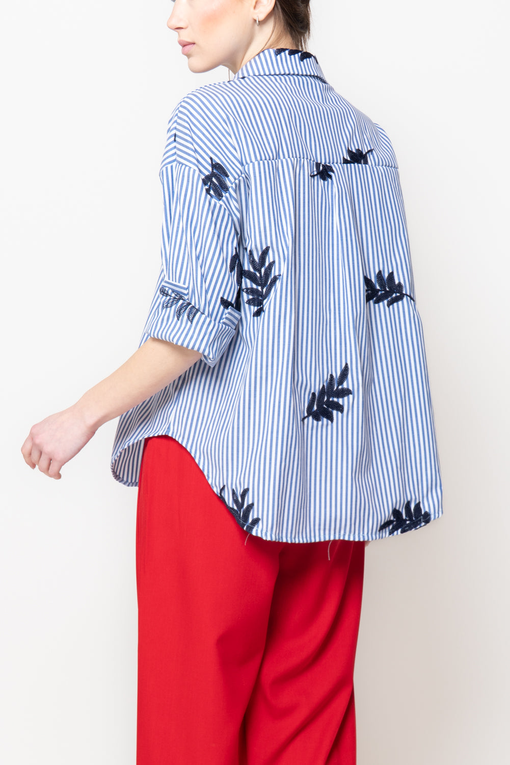 Camicia a Righe con Ricami Foglia