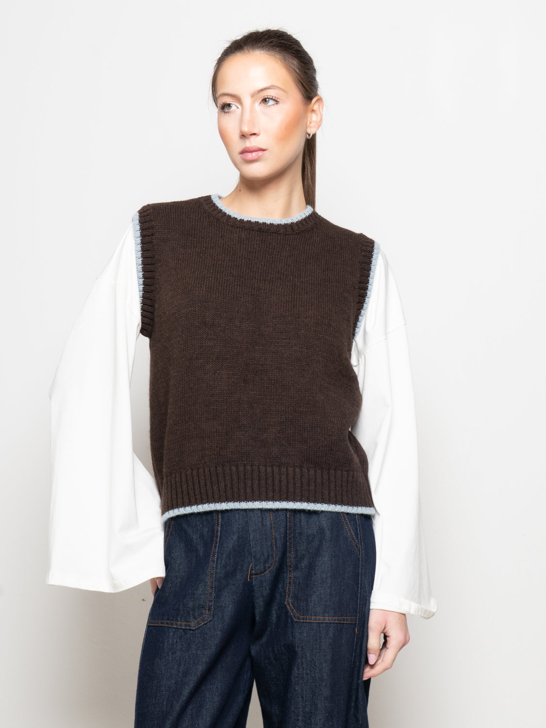 Gilet in maglia con profili a contrasto