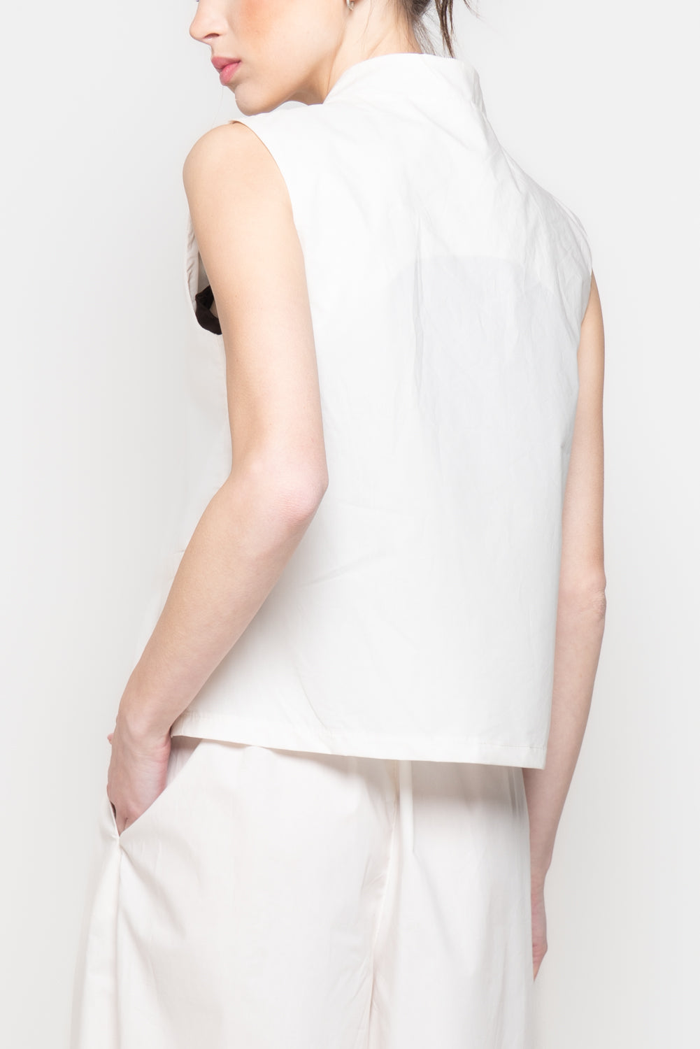 Gilet Strutturato con Chiusura Asimmetrica