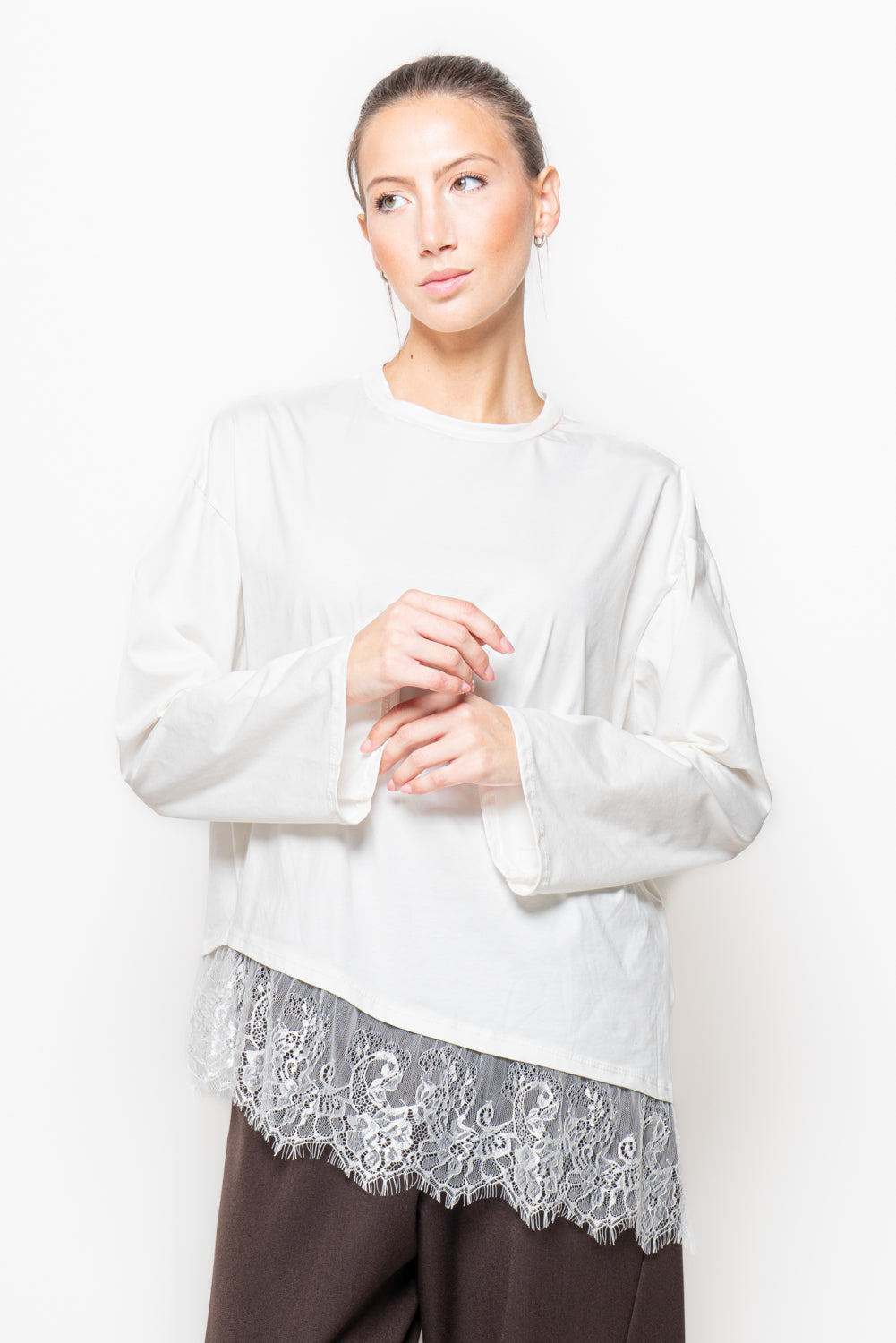 T-shirt oversize con fondo in pizzo