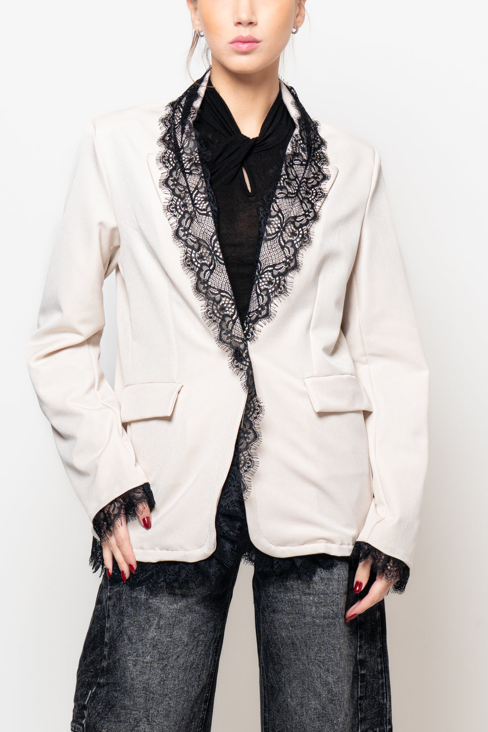 Giacca con profili in pizzo