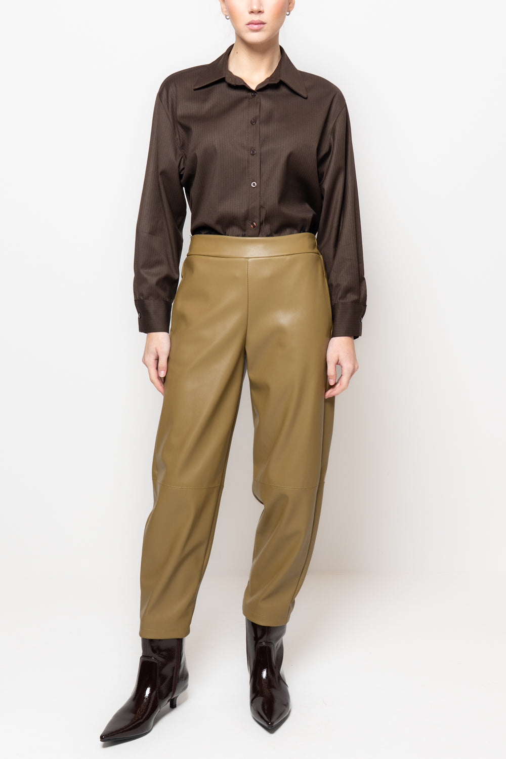 Pantalone baggy con elastico dietro