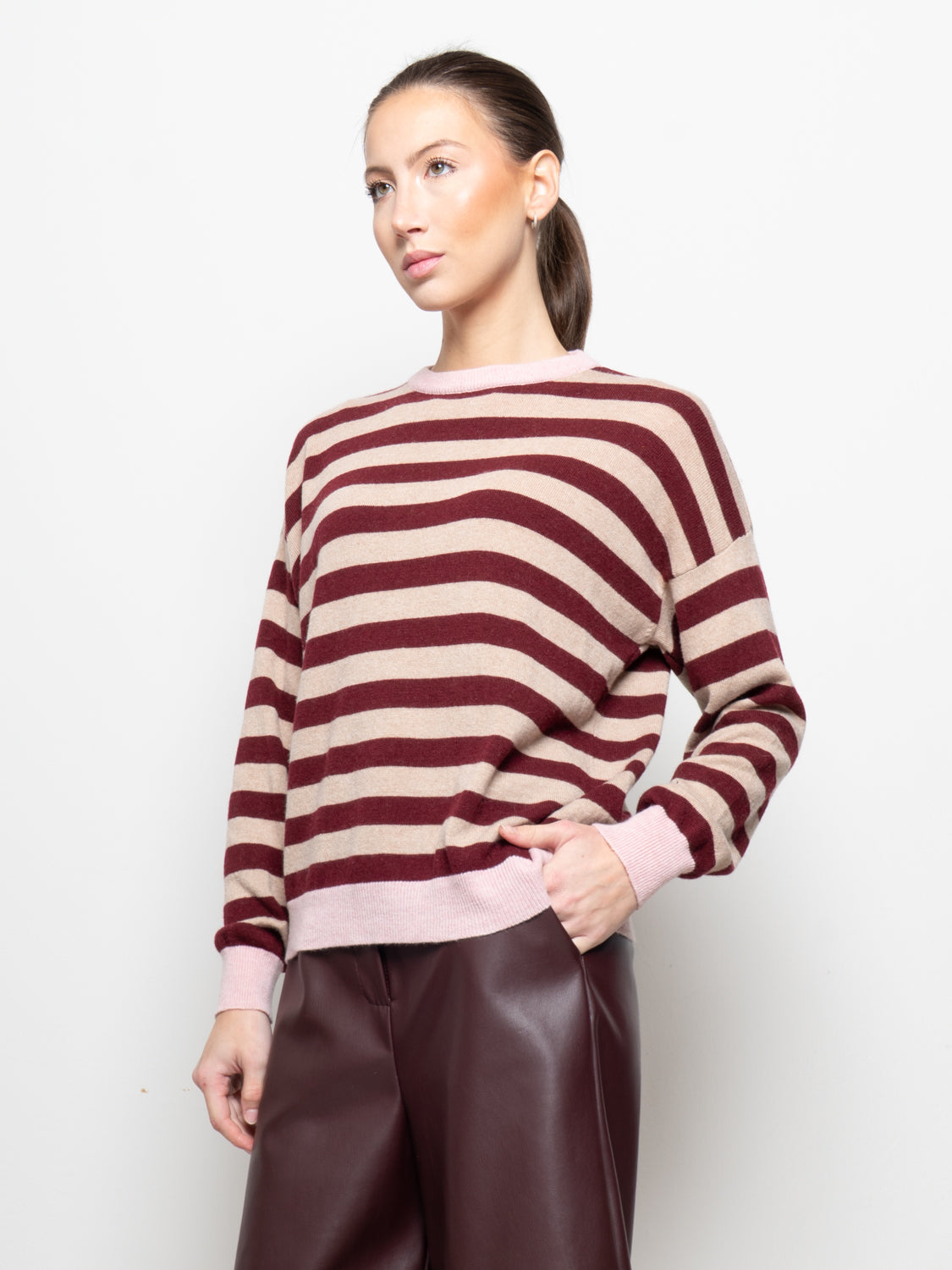 Maglia misto cachemire con profilo a contrasto