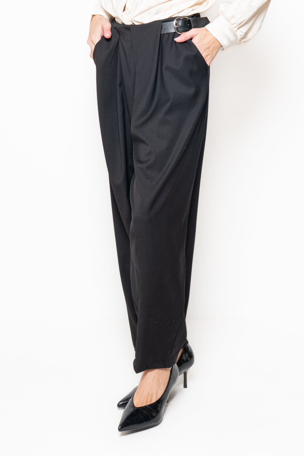 Pantalone carrot con cintura