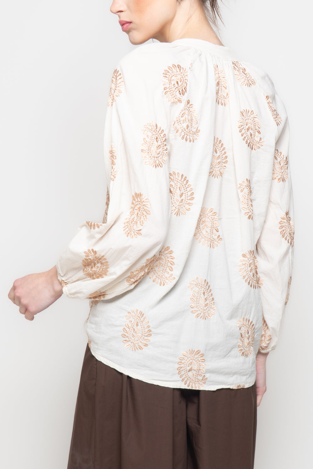 Camicia con ricami