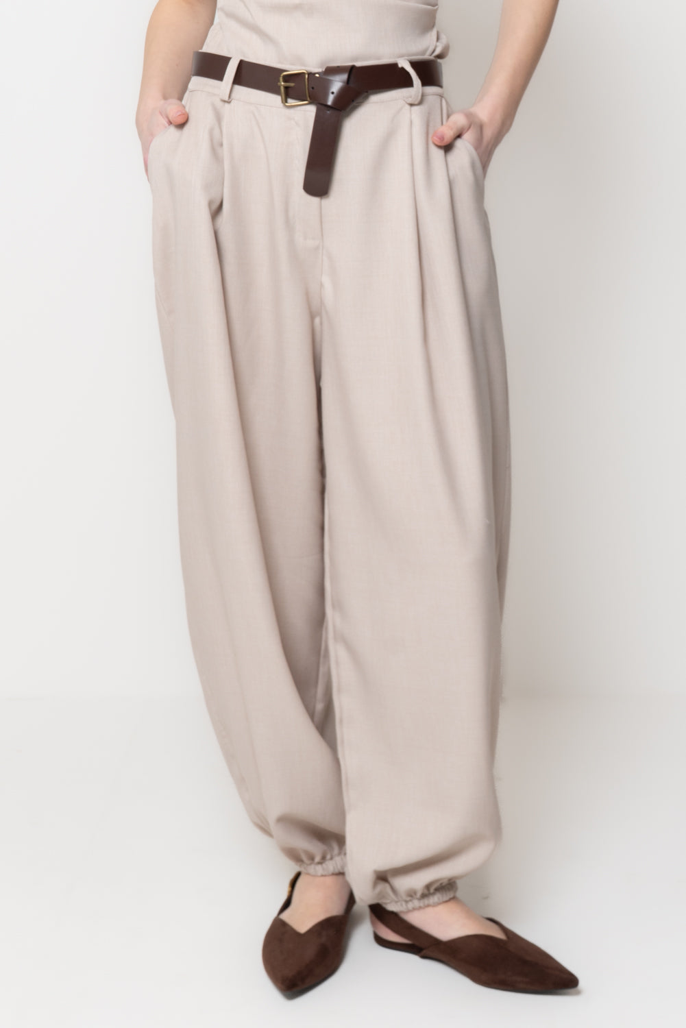 Pantalone modello harem con Cintura