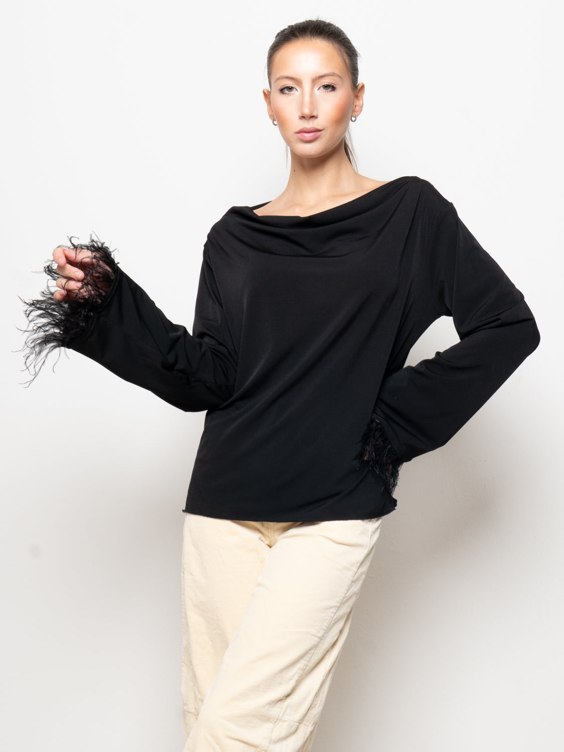 T-shirt con piume