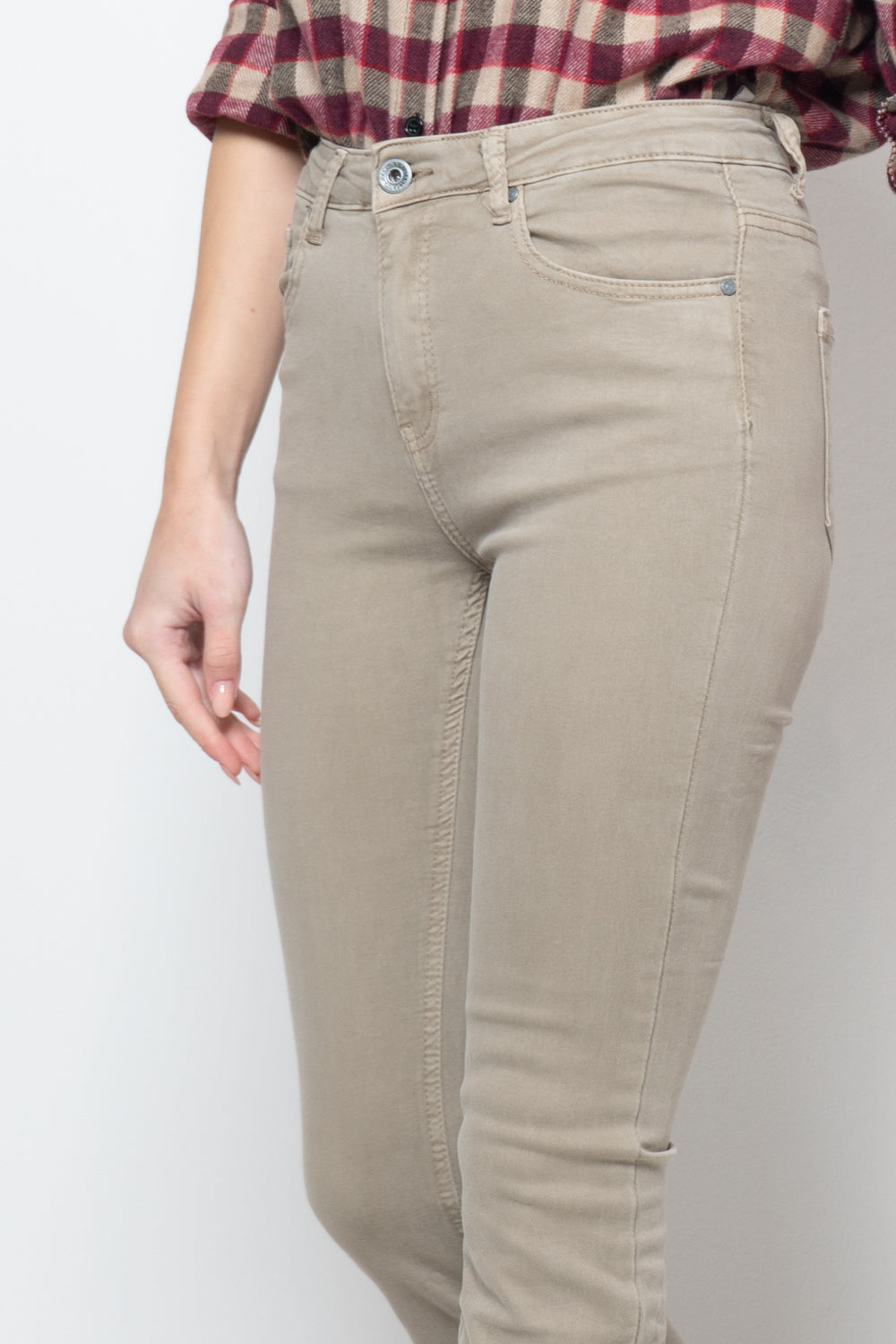 Pantalone flair crop sfrangiato