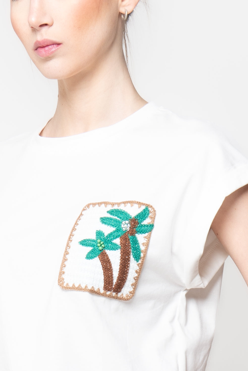T- Shirt con Taschino e Ricamo