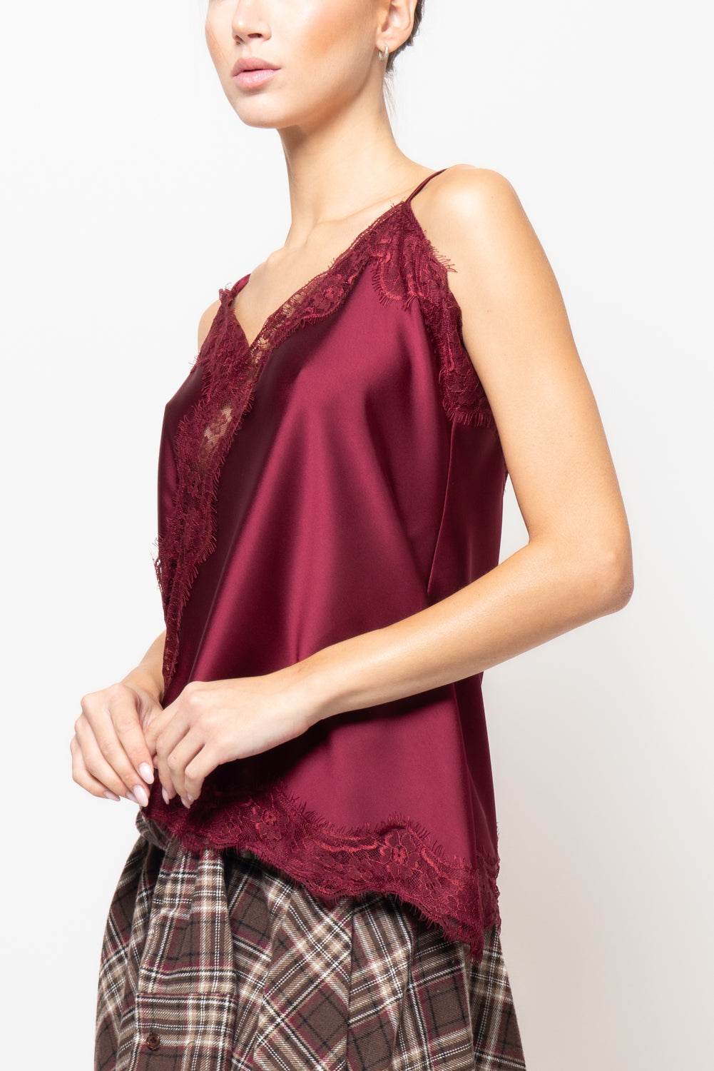 Top in satin con intarsi in pizzo