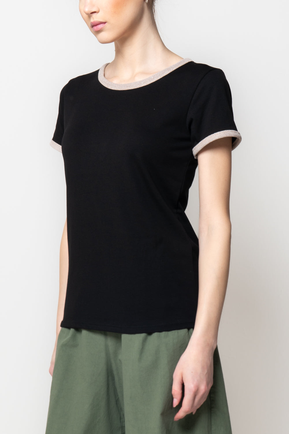 T-shirt con Profili a Contrasto