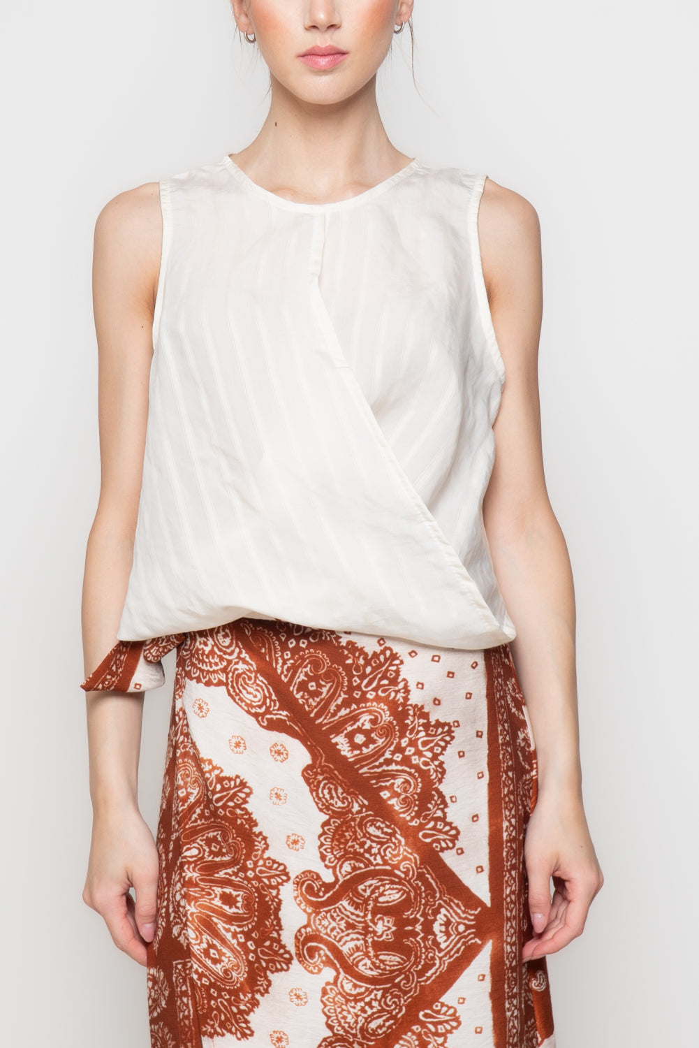 Top Crop con Incrocio Frontale