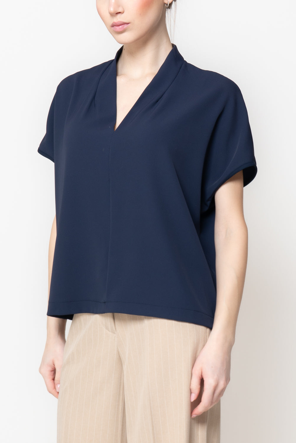 Top Minimal con Scollo a V