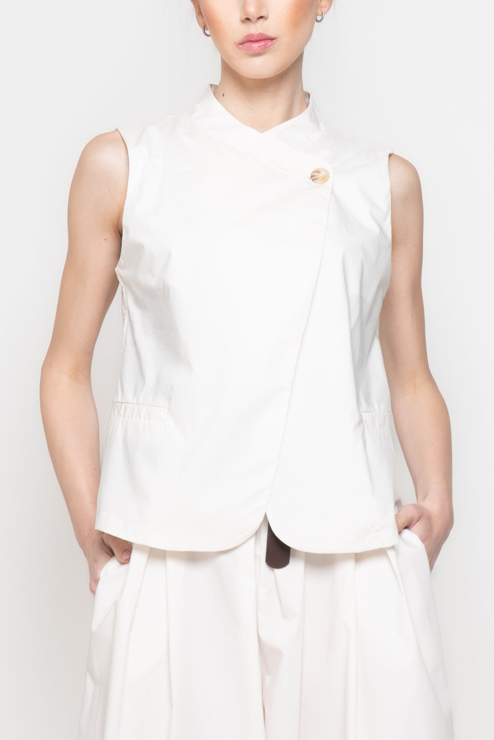 Gilet Strutturato con Chiusura Asimmetrica