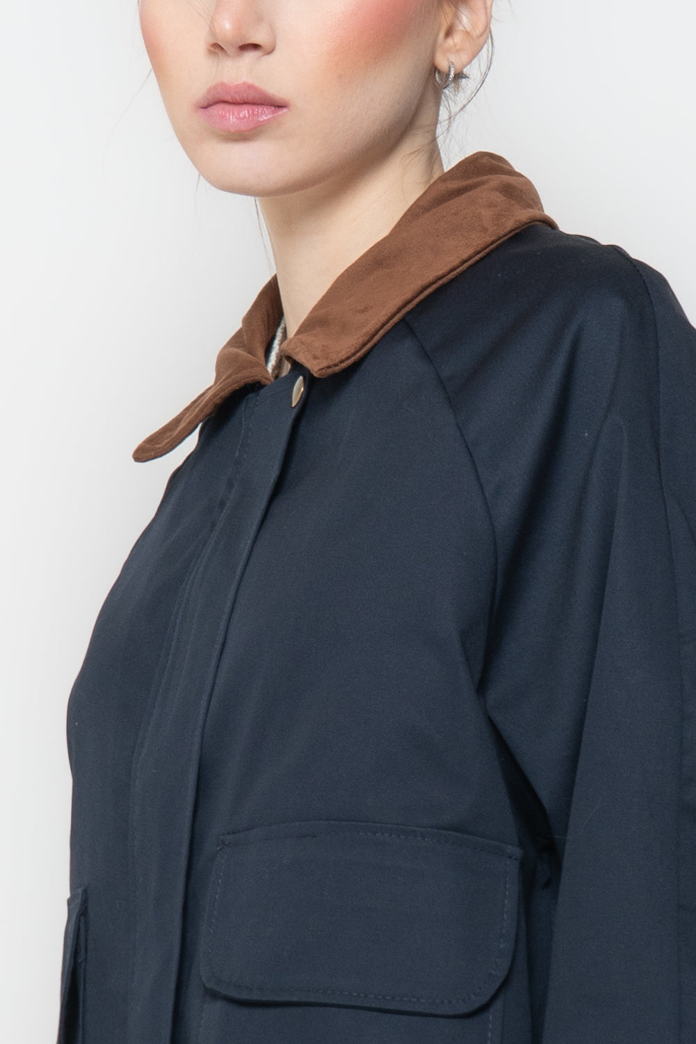 Giacca Crop Strutturata con Colletto a Contrasto