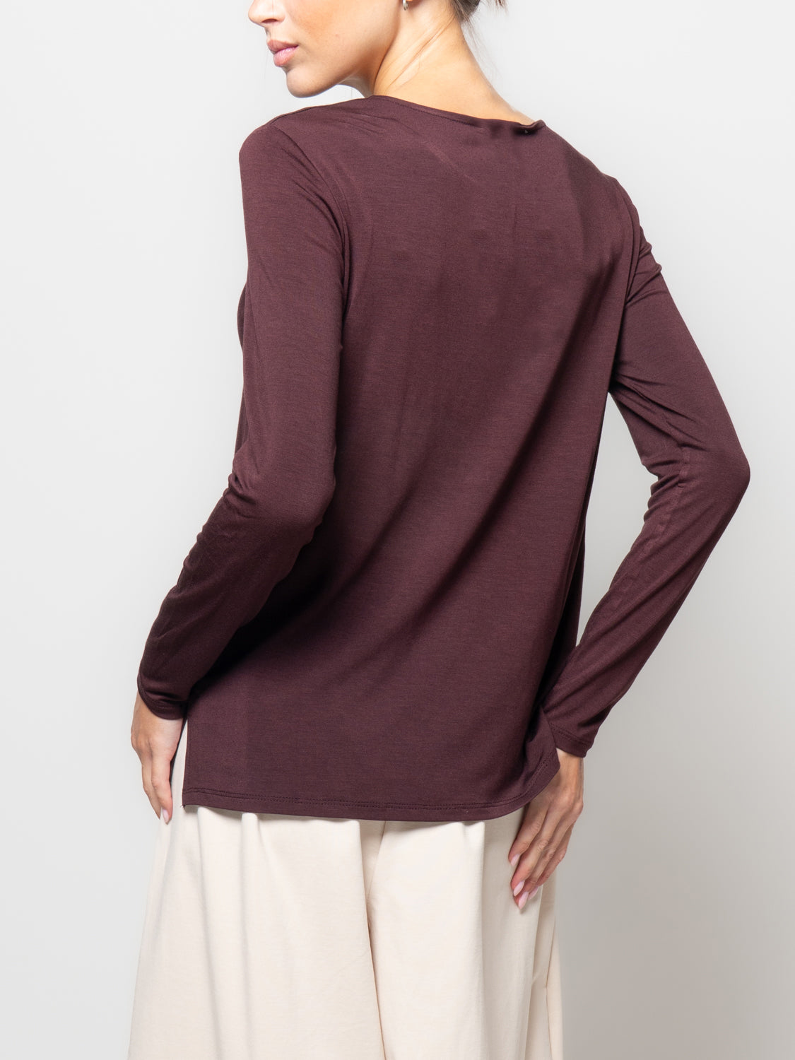 T shirt in viscosa con spacchi