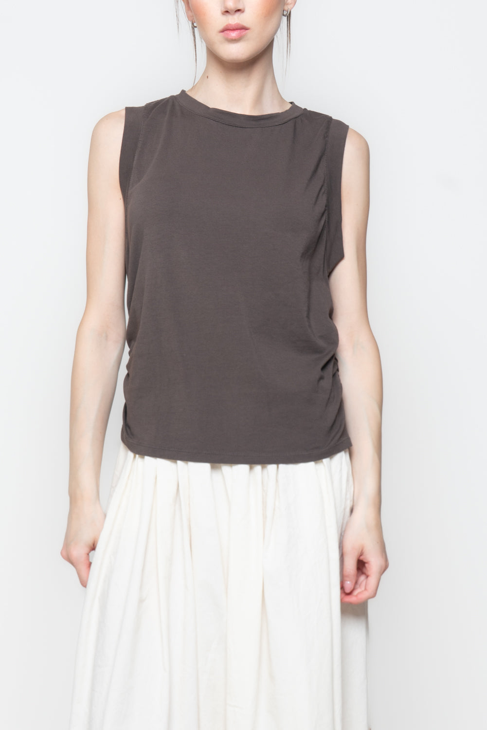 T-shirt smanicata rappresa