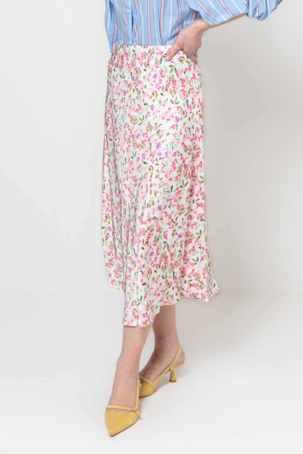 Gonna satin con fiori