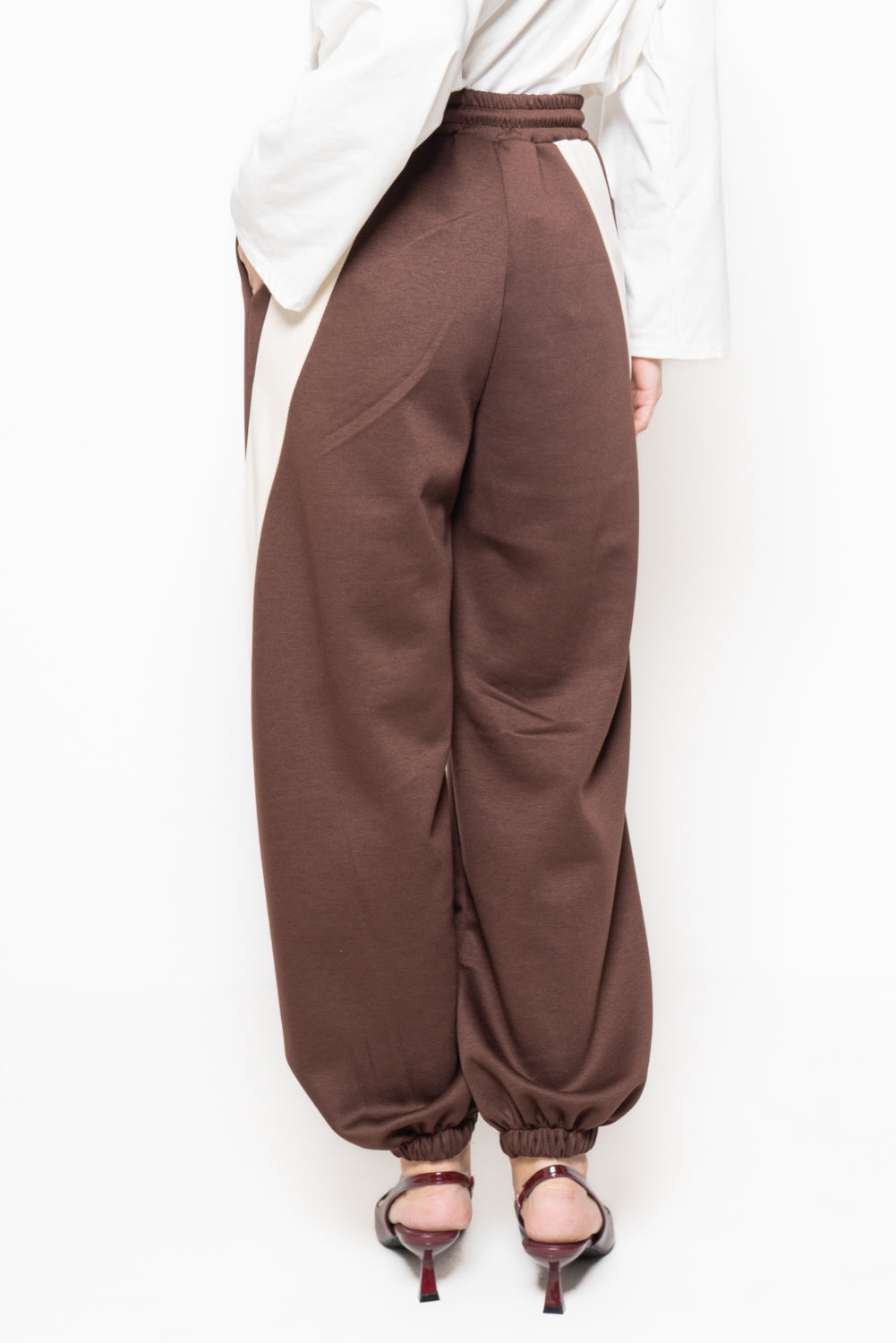 Pantalone jogger con inserti color block