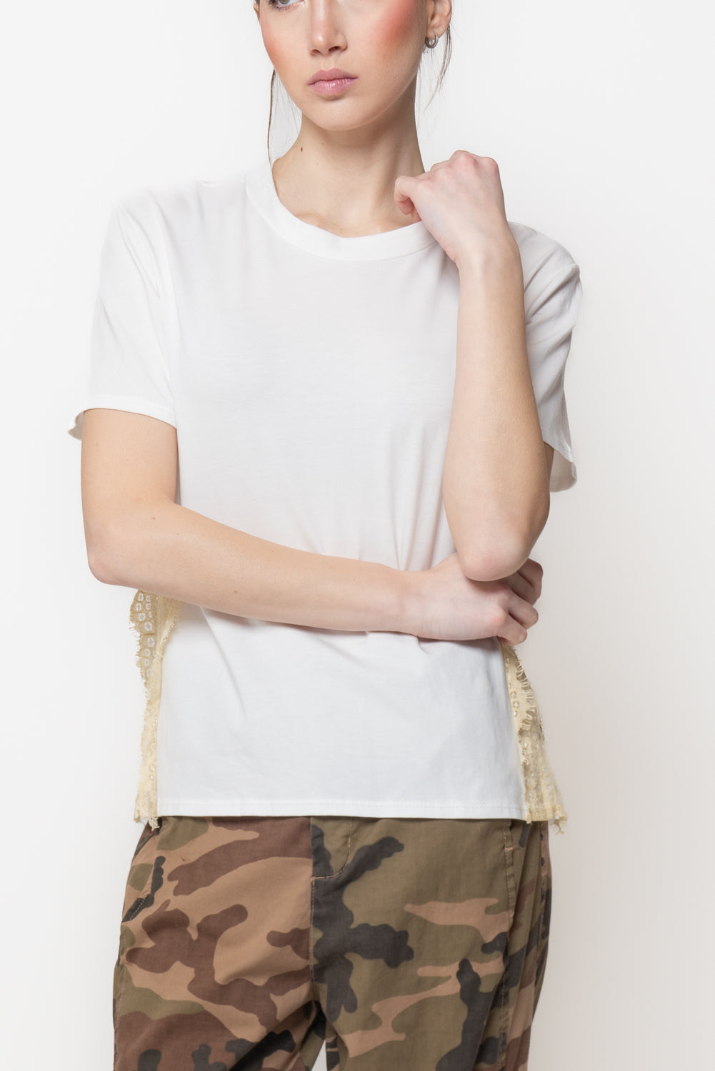 T-shirt con Intarsi in Pizzo