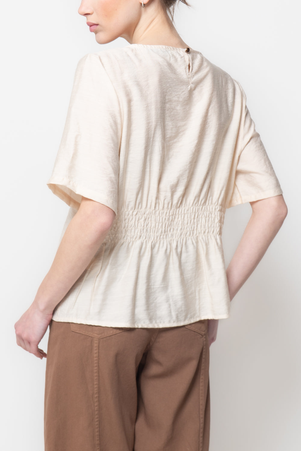 Blusa con Arricciatura Posteriore