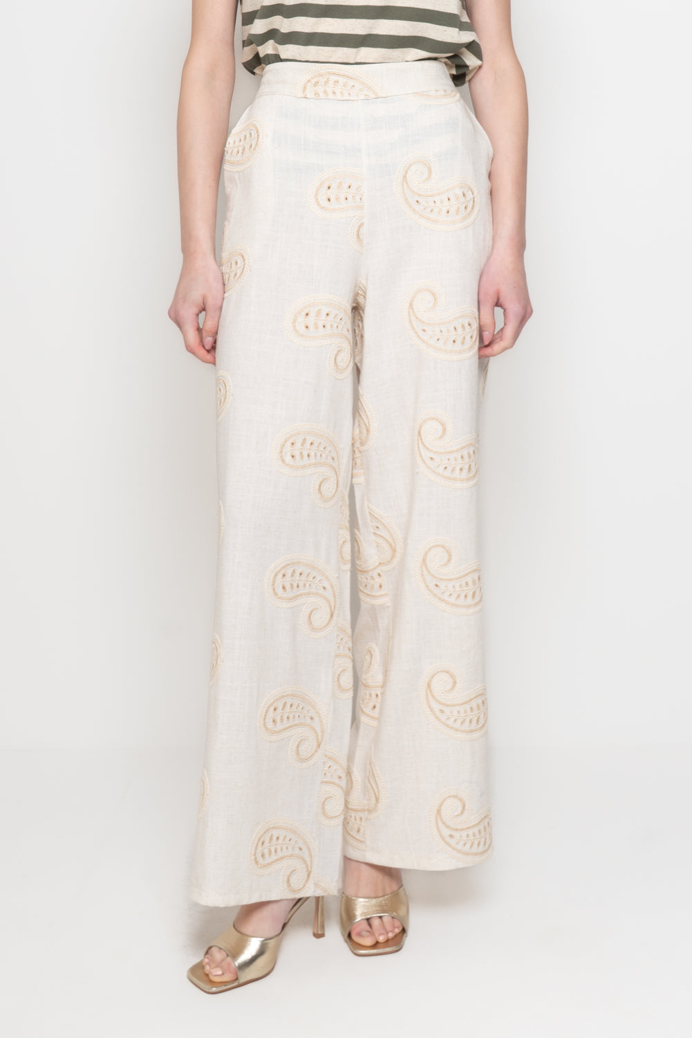 Pantaloni a palazzo con ricami