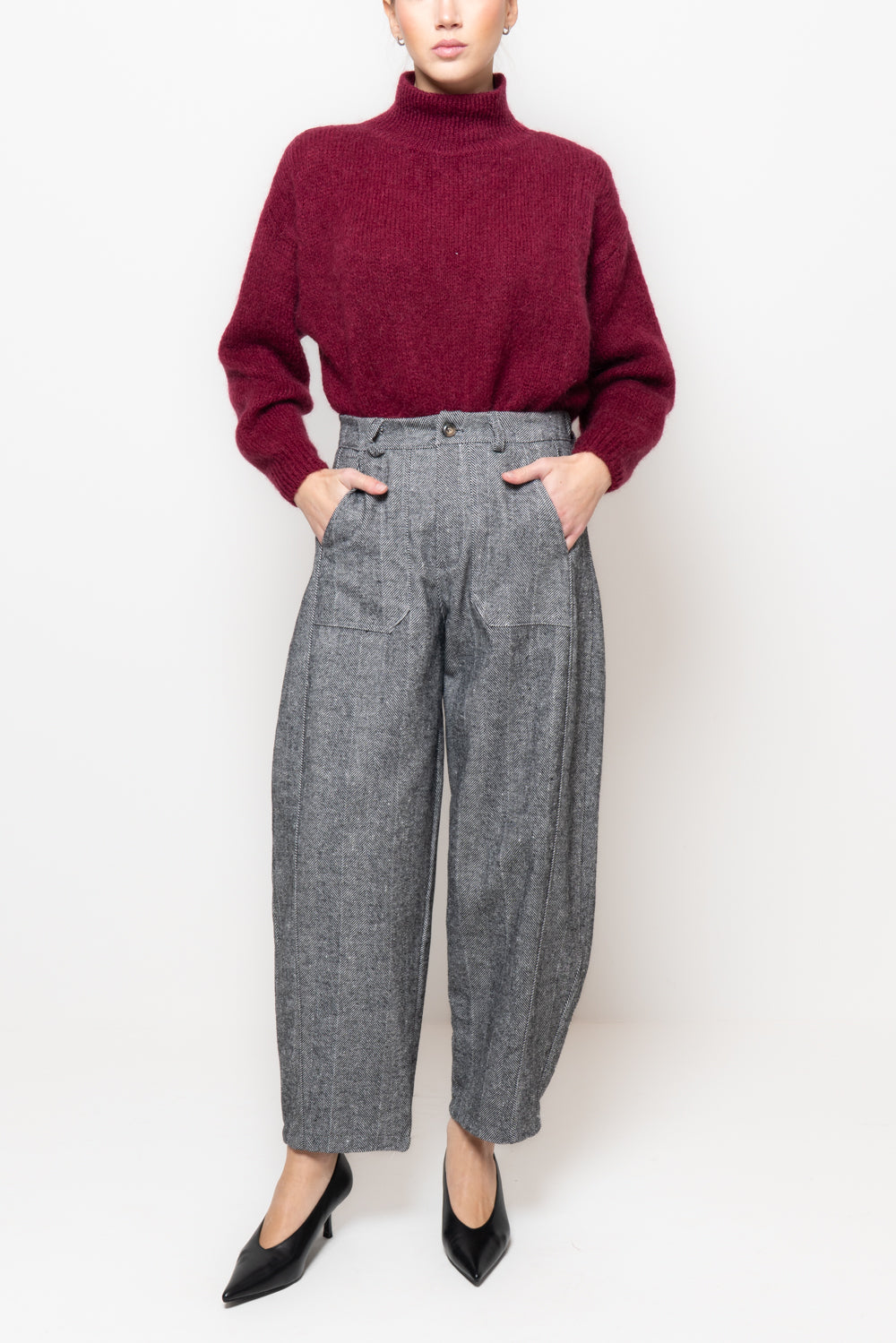 Pantalone barrel in tessuto spigato