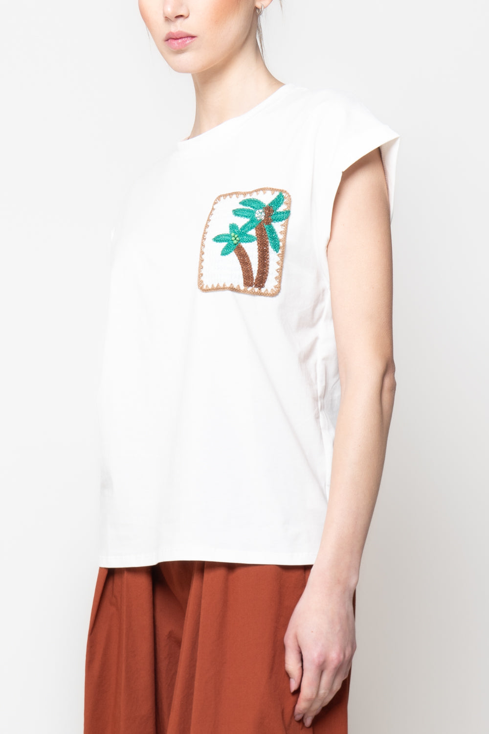 T- Shirt con Taschino e Ricamo