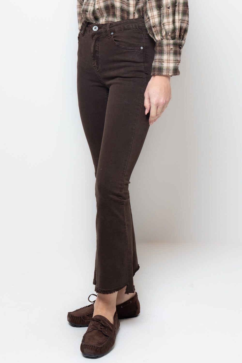 Pantalone flair crop sfrangiato