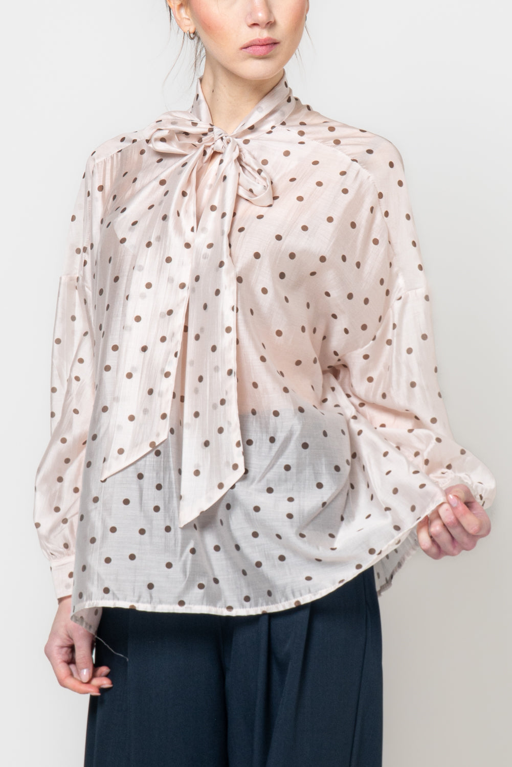 Camicia a pois con fiocco