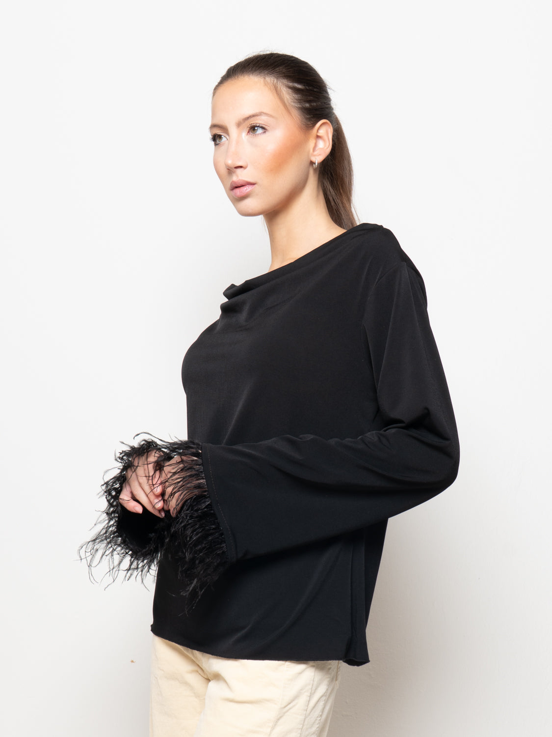 T-shirt con piume