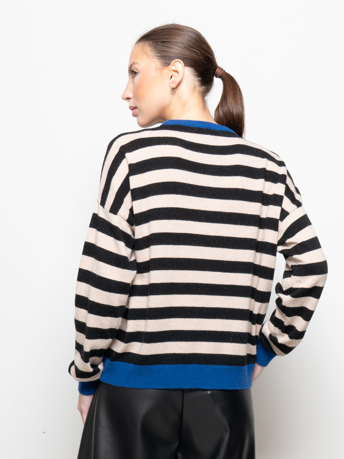 Maglia misto cachemire con profilo a contrasto