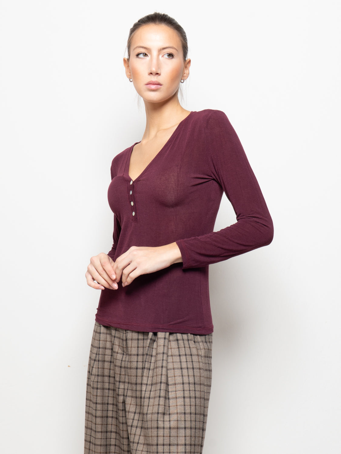 Top con scollo a V sul retro e bottoncini