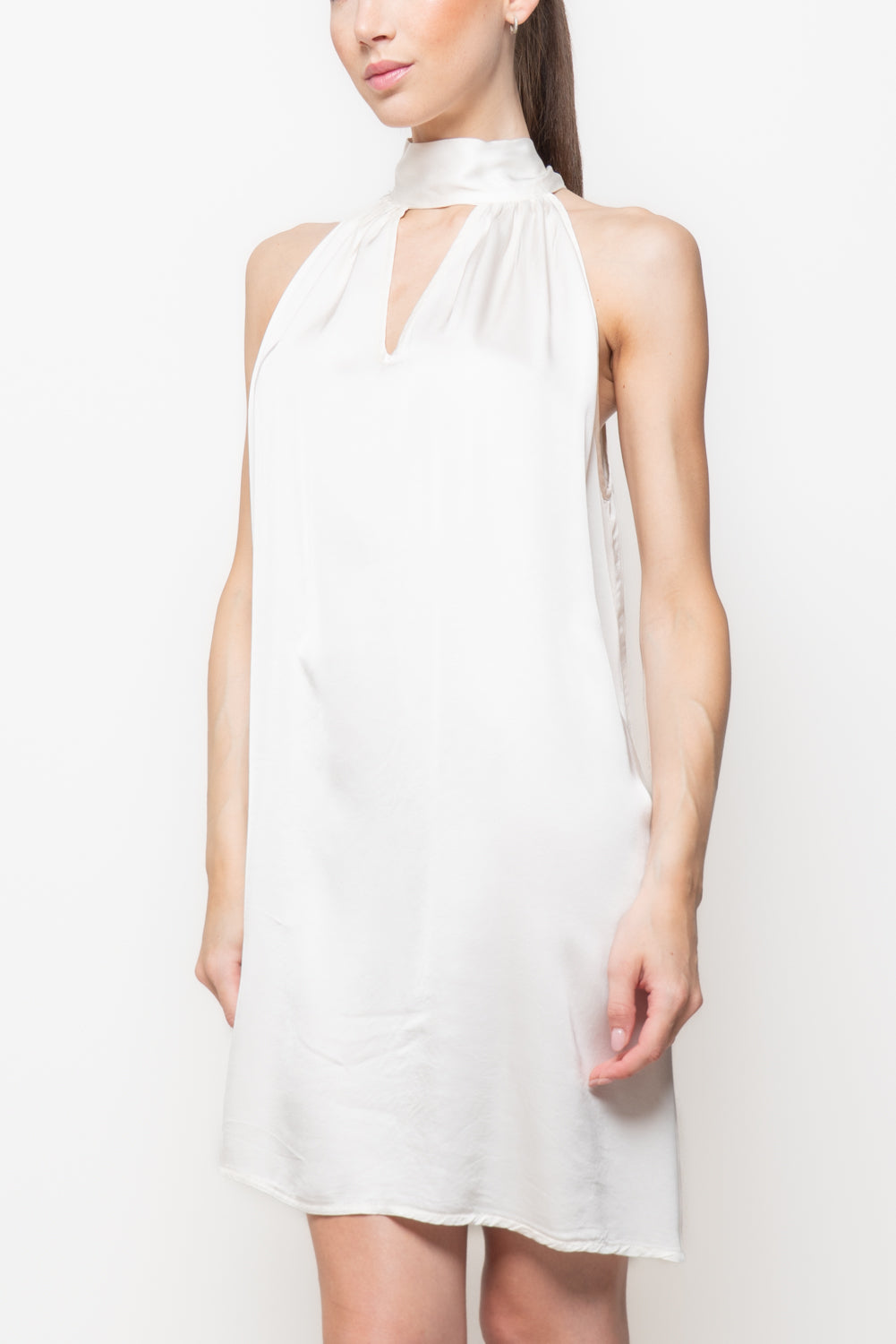 Abito in Satin con Scollo all'Americana corto