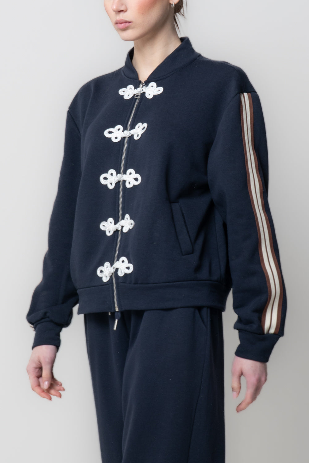 Felpa mandarin con alamari