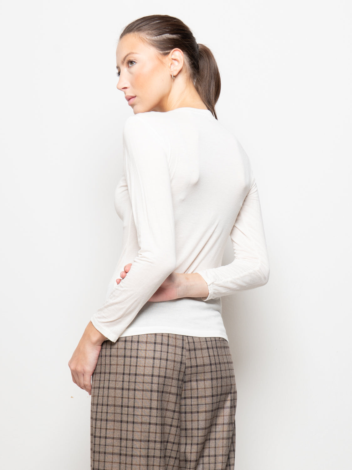 Top con scollo a V sul retro e bottoncini